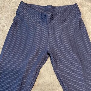 Navy Blue Waffle Leggings  NWOT. Size XXL
HIP TO HIP 16
TOP TO BOTTOM 39